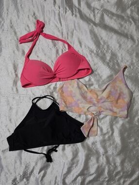 Lot Of 3 Junior's Padded Bikini Tops Catalina & No Boundaries Size Med (7/9)